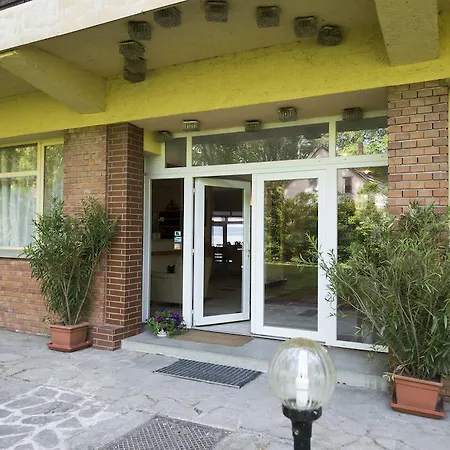 Hotel Familia 2*