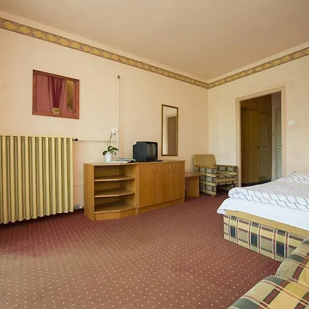Hotel Familia 2*